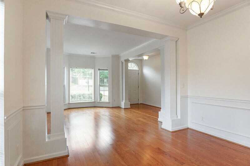 Building Photo - 164 Village Ln