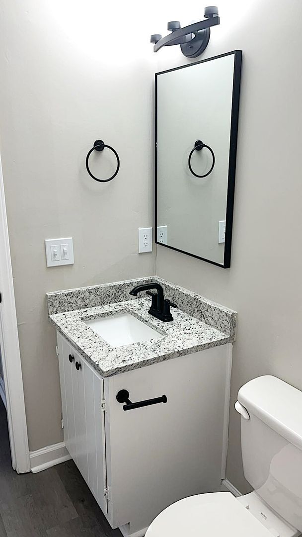 Building Photo - Holiday Special - Dont miss out Call and get it!