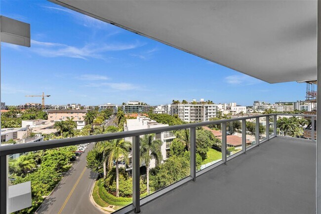 Building Photo - 9901 E Bay Harbor Dr