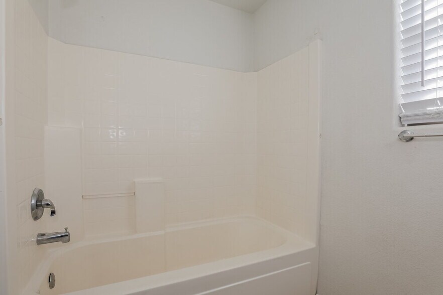 Building Photo - 13928 N 133rd Ln