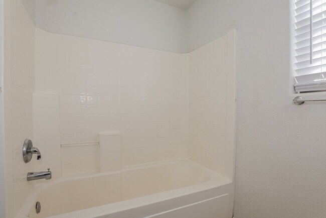 Building Photo - 13928 N 133rd Ln