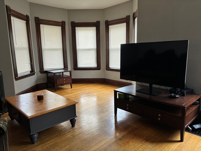 Building Photo - 1122 Adams St