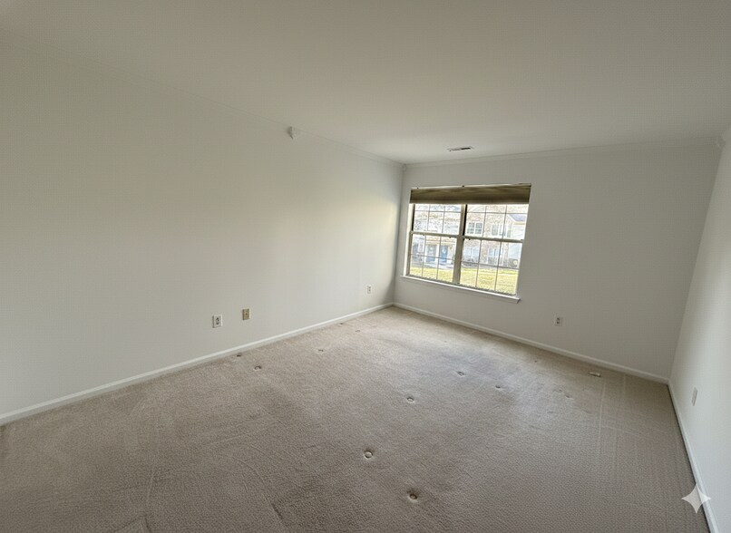 Master Bedroom - 1808 Foxmeadow Cir