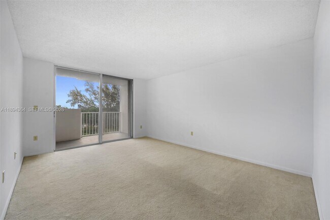 Building Photo - 1300 NE Miami Gardens Dr