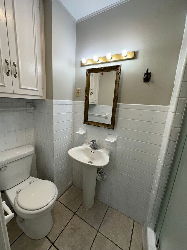 Building Photo - 2504 Main St