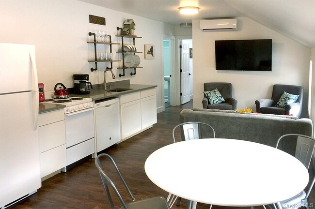 Building Photo - 67 Black Creek Rd