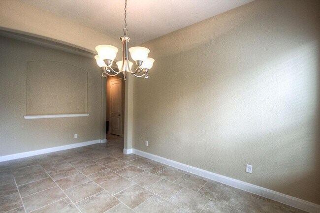 Building Photo - 123 Colton Ct