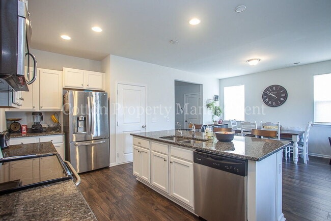 Building Photo - 142 Presley Ln