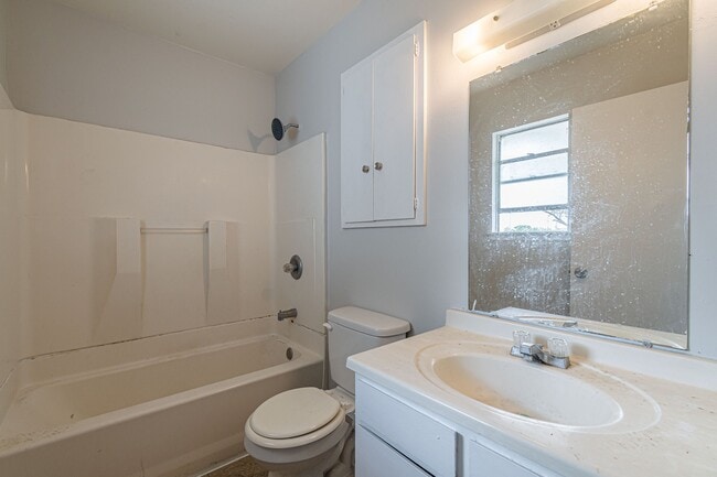 Building Photo - 9518 Millbrook Dr