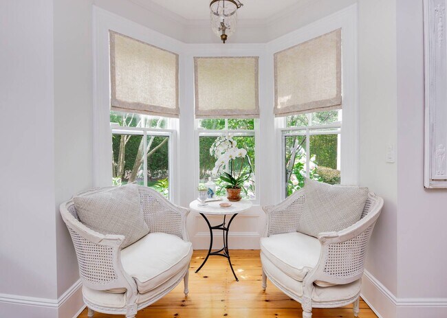 Building Photo - 135 Meeting House Ln