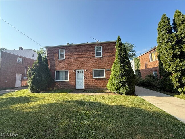 Primary Photo - 21250 Crystal Ave