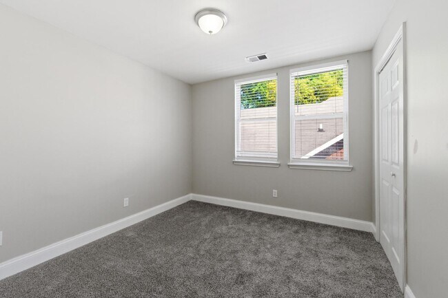 Building Photo - 1177 Arlington Ave SW