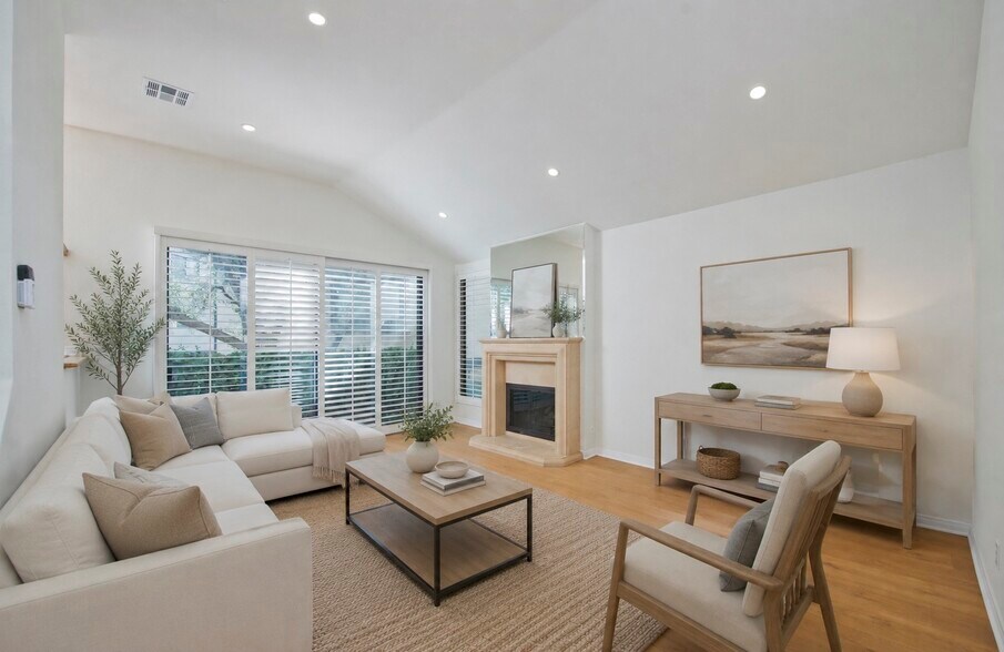 virtually staged - 5757 Owensmouth Ave