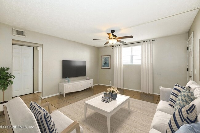 Building Photo - 1012 2nd St S