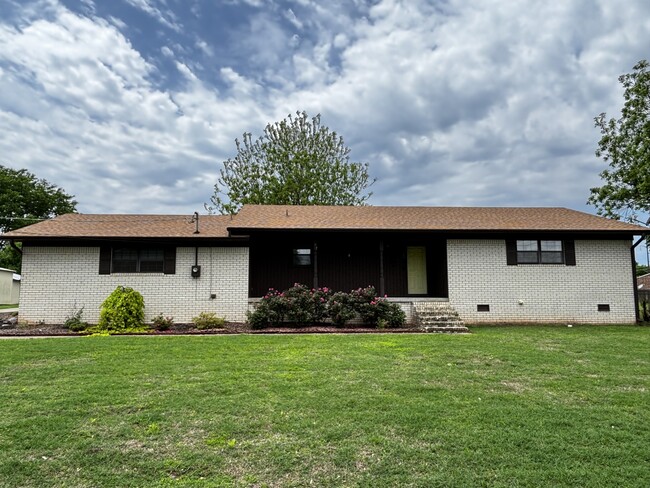 Primary Photo - 307 N 5th St