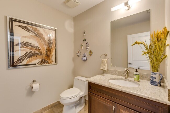 Building Photo - 525 Kedzie St