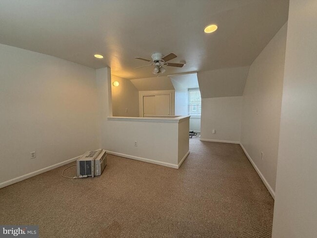 Building Photo - 248 E 6th Ave