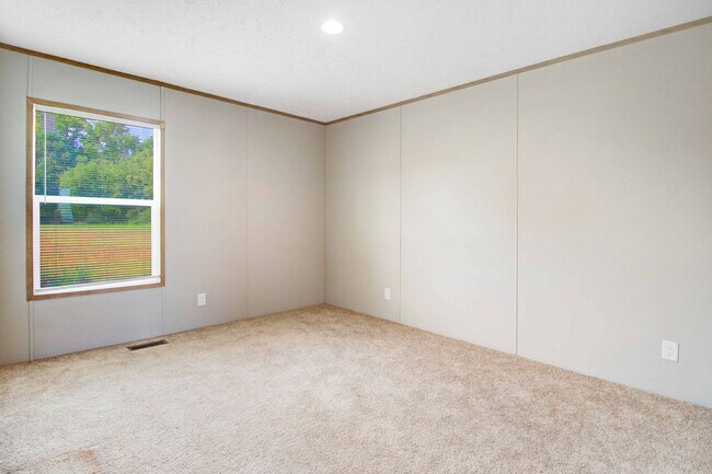 Building Photo - SPACIOUS 4 BR | 3 BA HOME W/ PLENTY OF PRI...