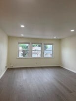 Building Photo - 10 Briarwood Rd
