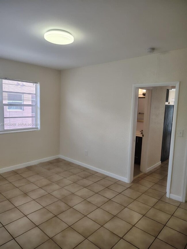 Building Photo - 521 NE 62nd St