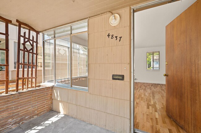 Building Photo - 4837 Fauntleroy Wy SW