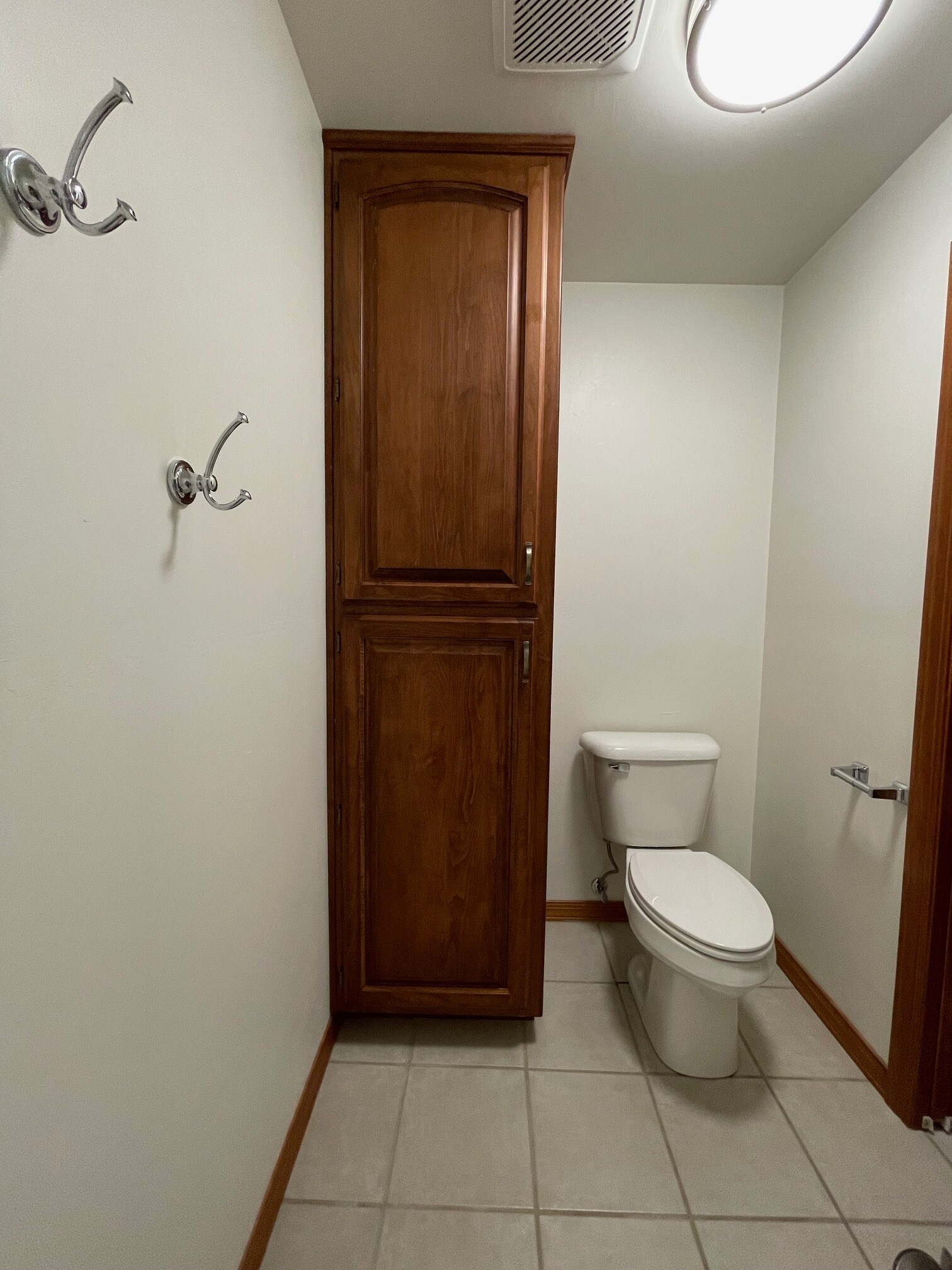 More storage in upper bathroom - 2034 River Point Ct