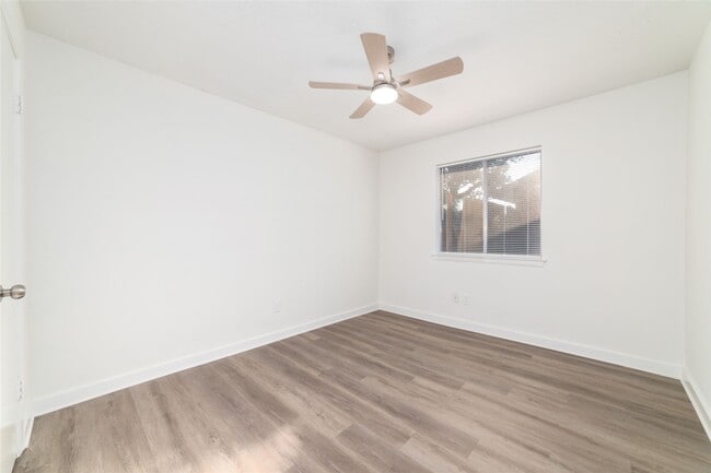 Building Photo - 17003 Summer Dew Ln