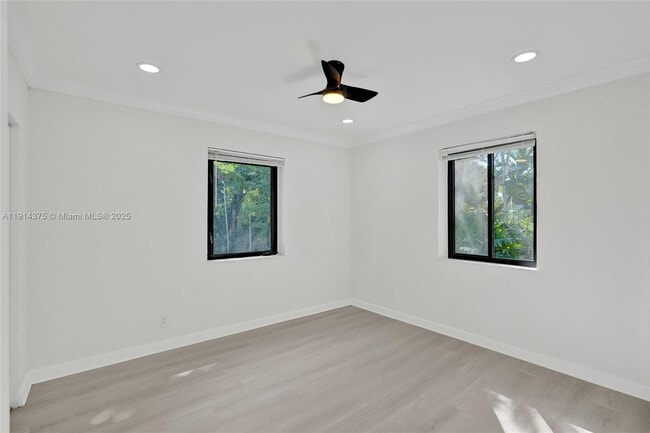 Building Photo - 11643 NE 11th Pl