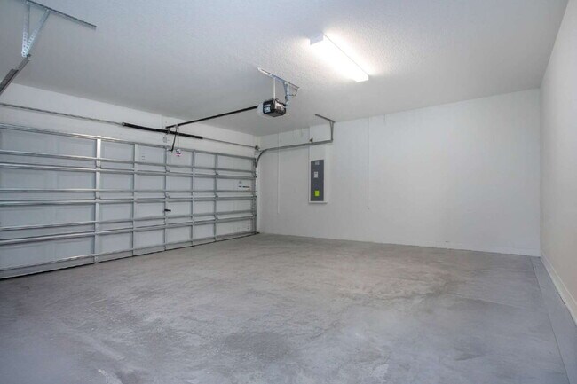 Building Photo - Lakeside Luxury in Parrish - 5 Bedroom BRA...