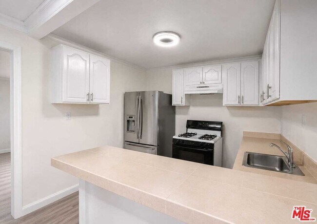 Building Photo - 138 N Hamel Dr