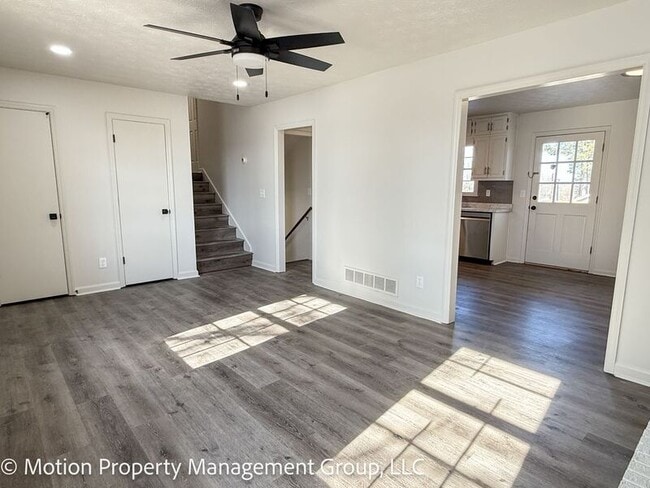 Building Photo - 1330 Hillcrest Dr