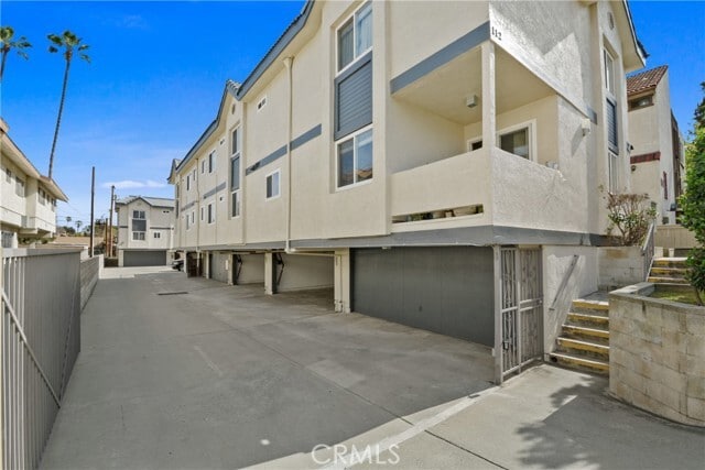 Building Photo - 112 N Primrose Ave