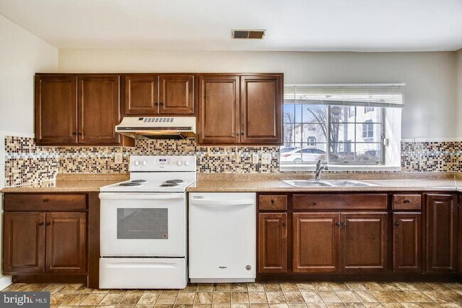 Building Photo - 1670 Brooksquare Dr