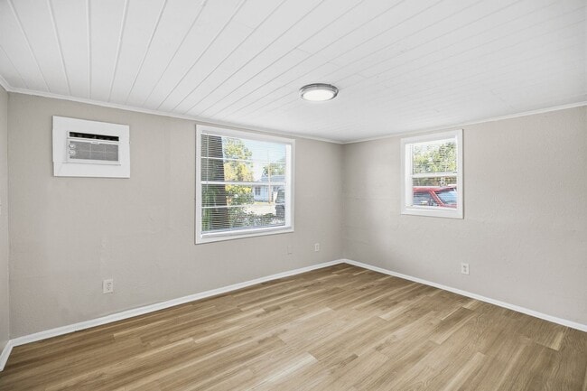 Building Photo - 619-629 Woodlawn St