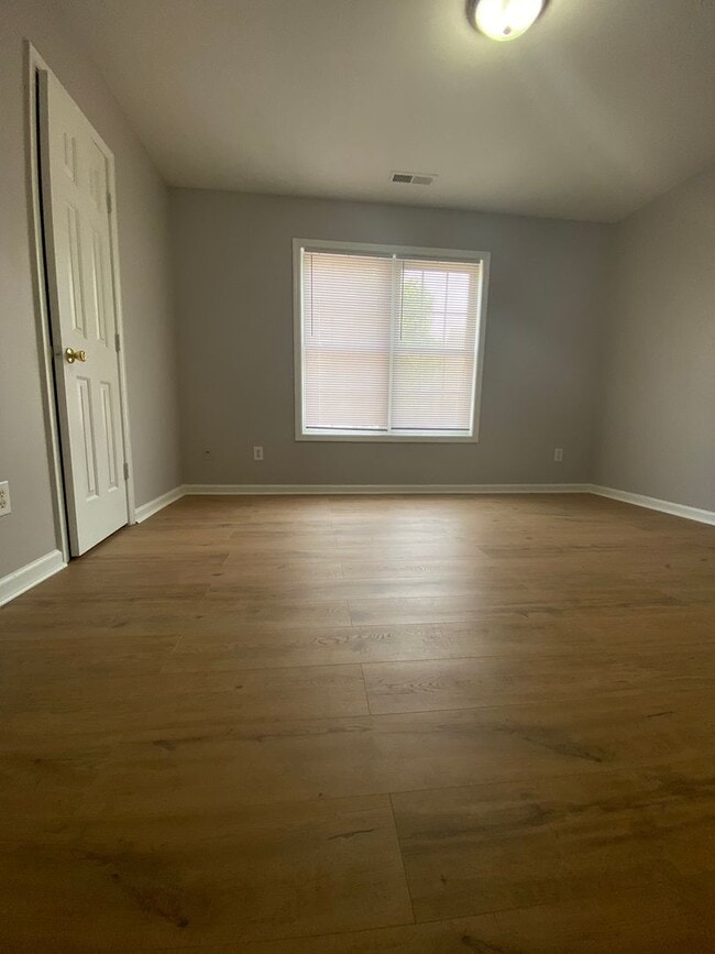 Building Photo - Charming 2 Bed, 2.5 Bath Townhouse in Nort...