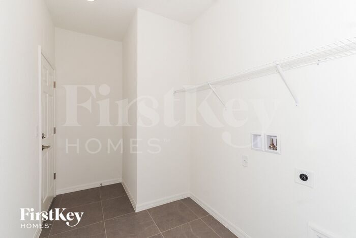 Building Photo - 307 Corbel Ln