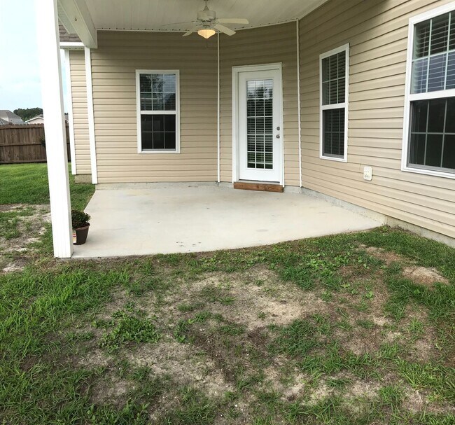 Building Photo - Regal Home on Regatta Way!