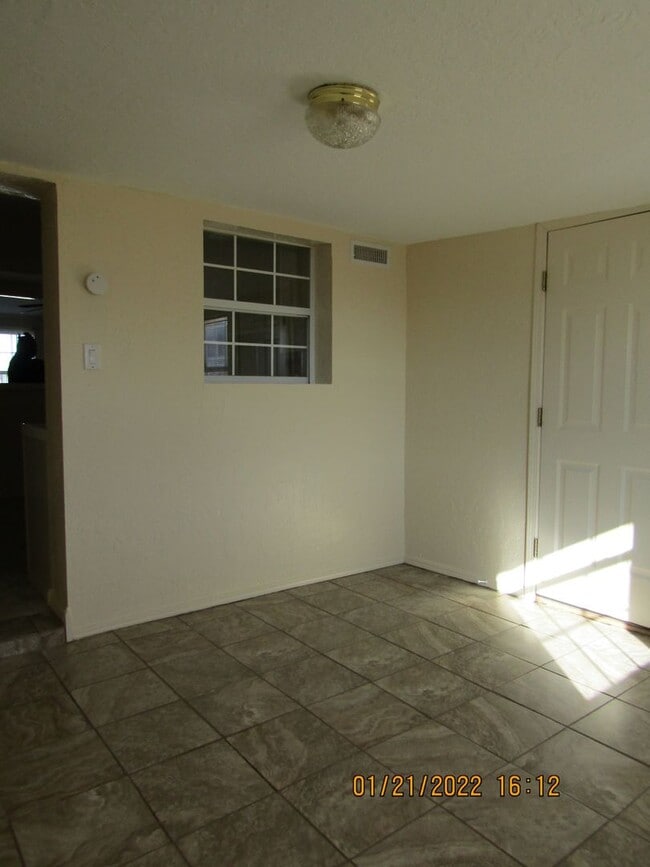 Building Photo - Very nice home located in the Gooch Area! New Flooring ( LVP) /Freshly Painted/No Pets!