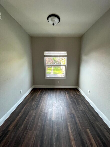 Dining room - 12166 Metric Blvd