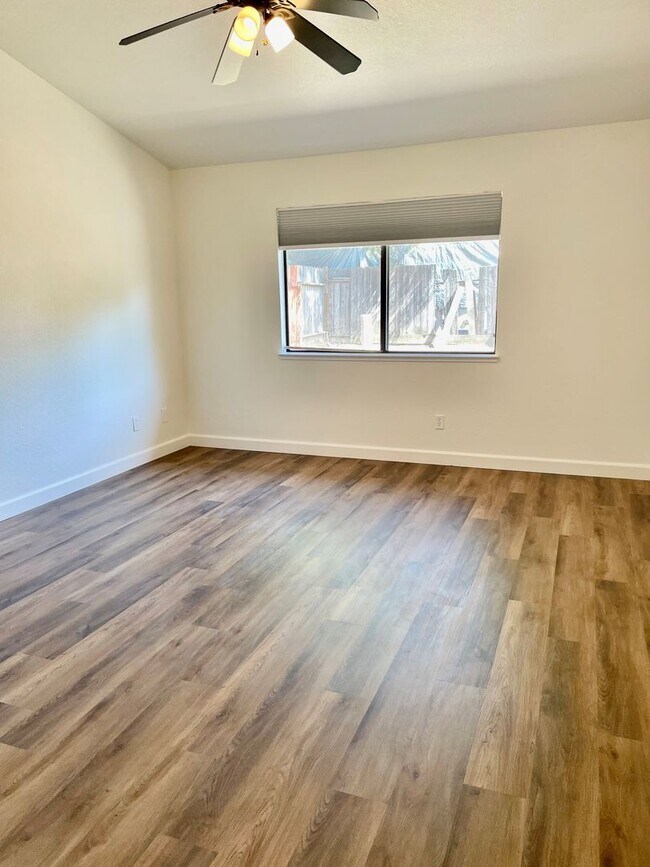 Building Photo - Gorgeous!