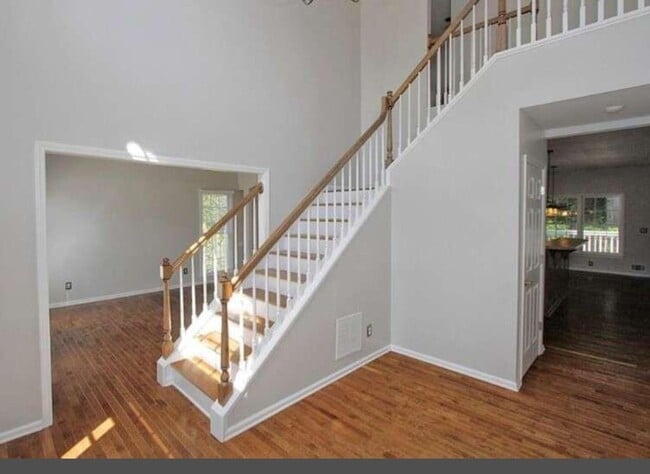 Building Photo - Spacious 4BR House in Dunwoody. Close to 2...