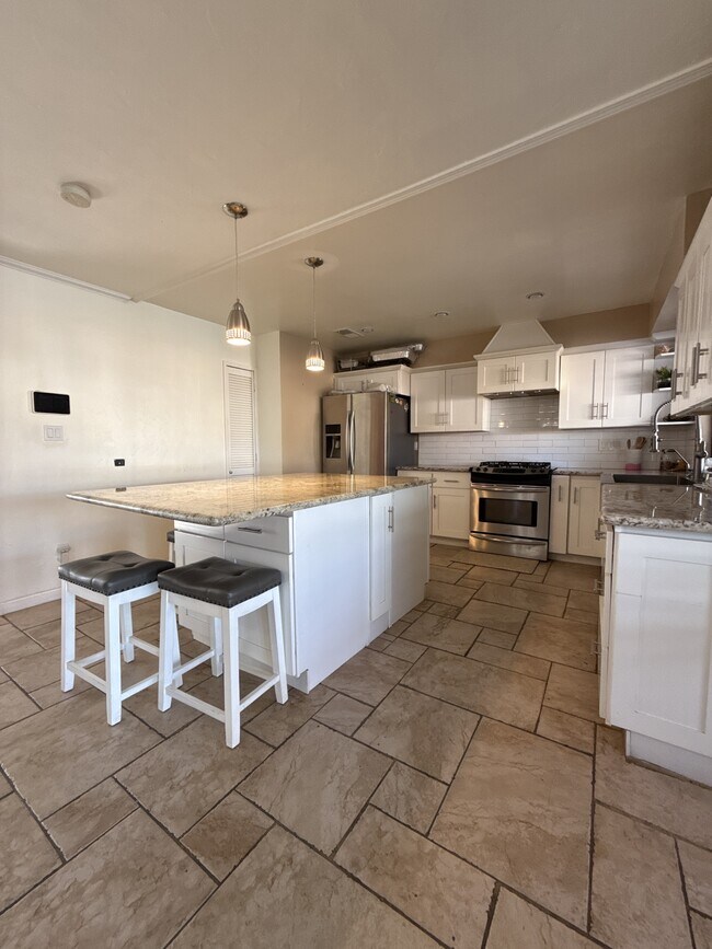 Building Photo - 6504 Edgemont Dr