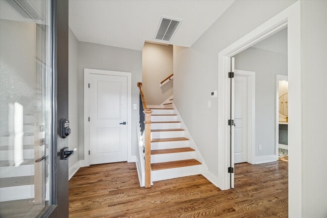 Building Photo - 1003 E 28th St