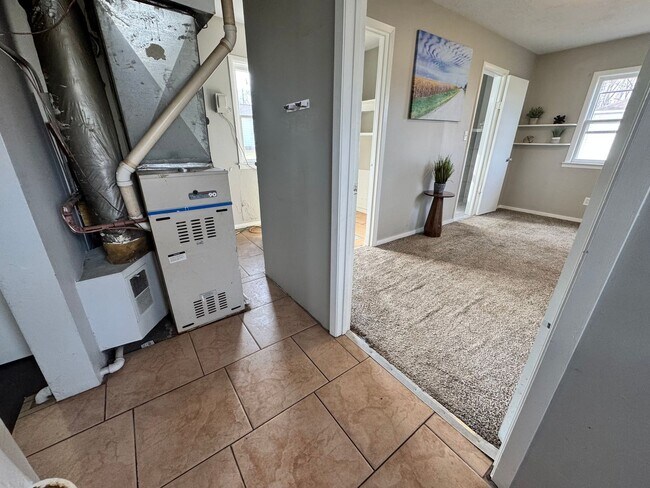 Building Photo - 2 bed, 1 bath home for rent in Waterloo