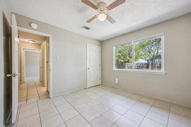 Building Photo - 4704 Lambs Ln