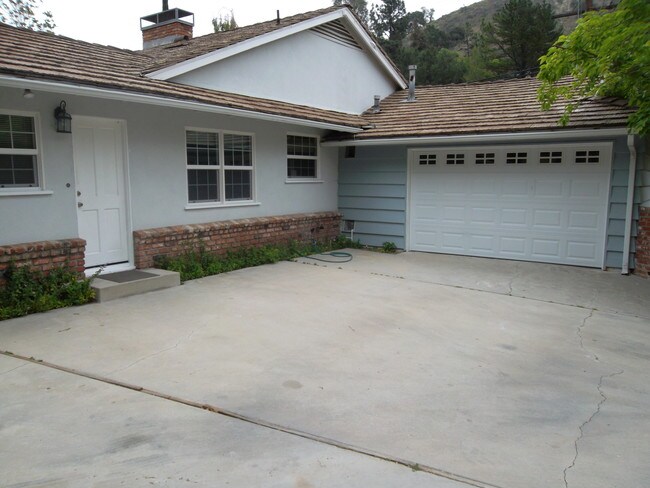 Building Photo - 3751 Stone Canyon Ave