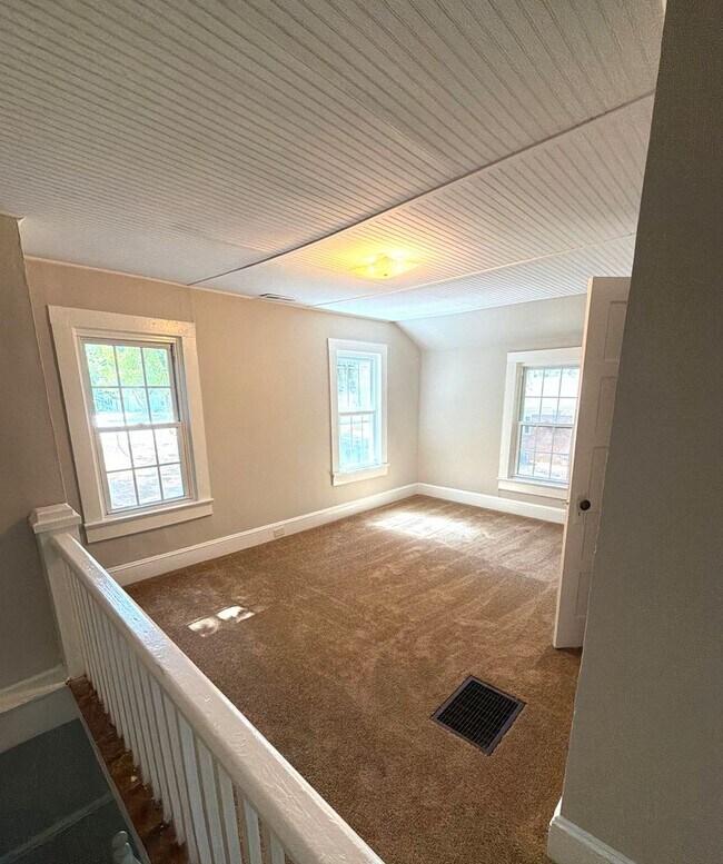 Building Photo - 3516 Eastway Dr