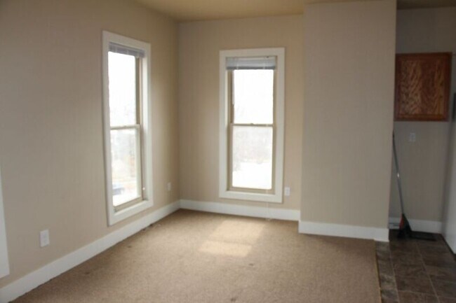 Building Photo - 670 18th St