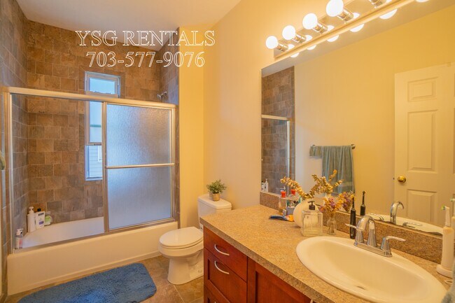 Building Photo - 364 Highland Ave