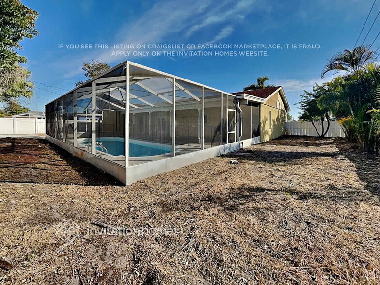 Building Photo - 2202 Curtis Dr N